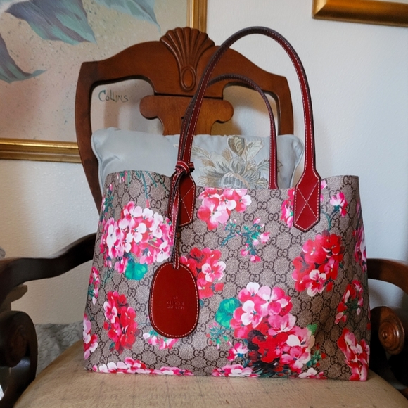 Accessories - Handbag, Sunglasses and earrings